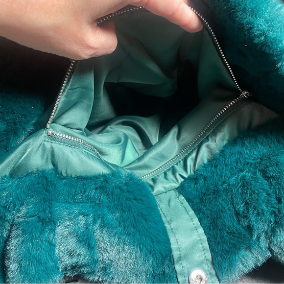 GREAT GIFT! HOST PICK!! BNWT Pinko Debossed faux fur plush tote green PRICE FIRM - Picture 8 of 16